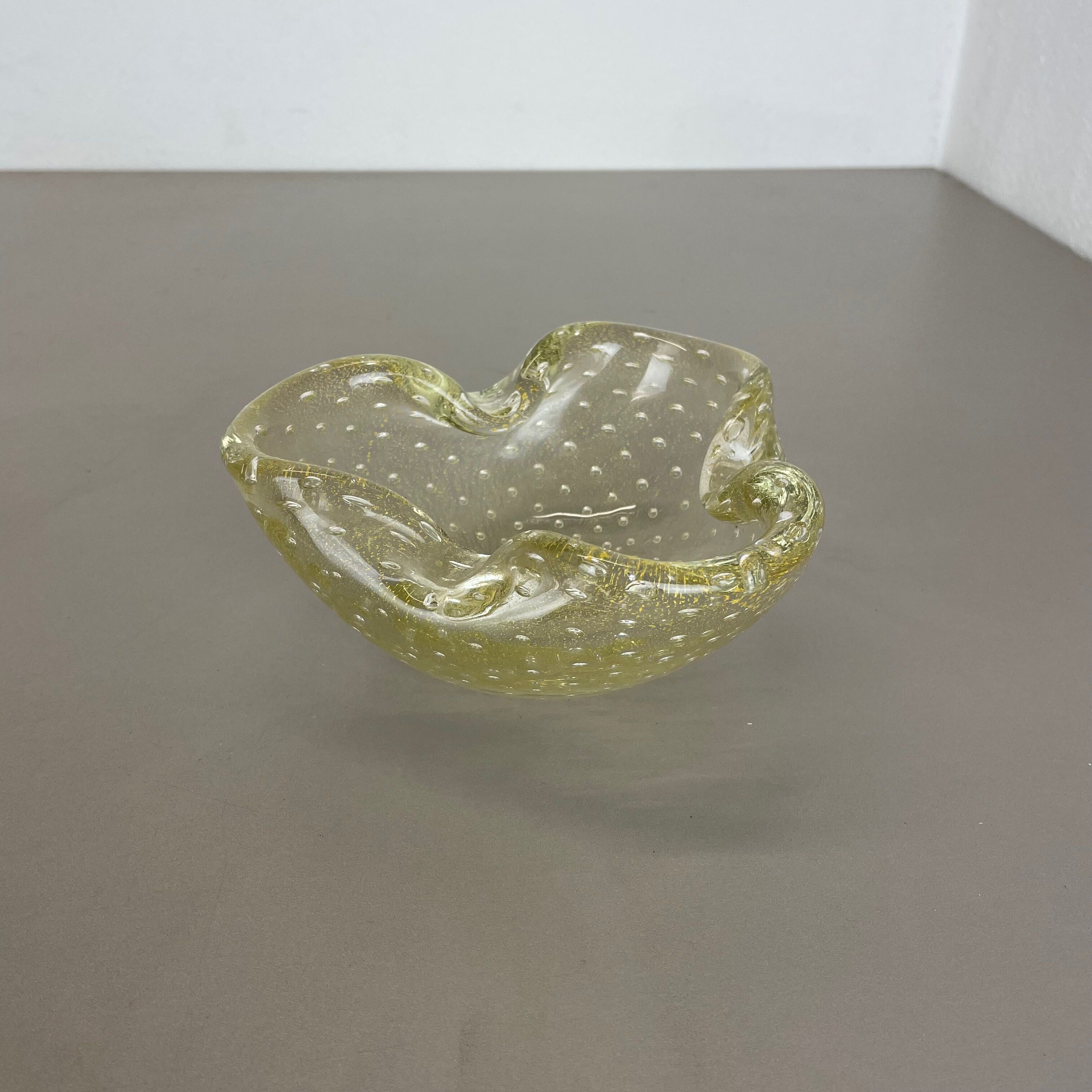 Murano Glass "Gold Dust Bubble" Bowl Element Shell Ashtray Murano, Italy, 1970s