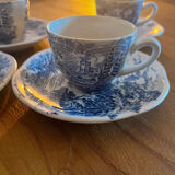 Set of 5 cups and under cups and 2 carafons in Gien porcelain.