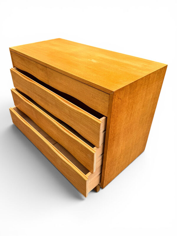 Commode design scandinave en teck clair – attribuée à Arne Vodder – an