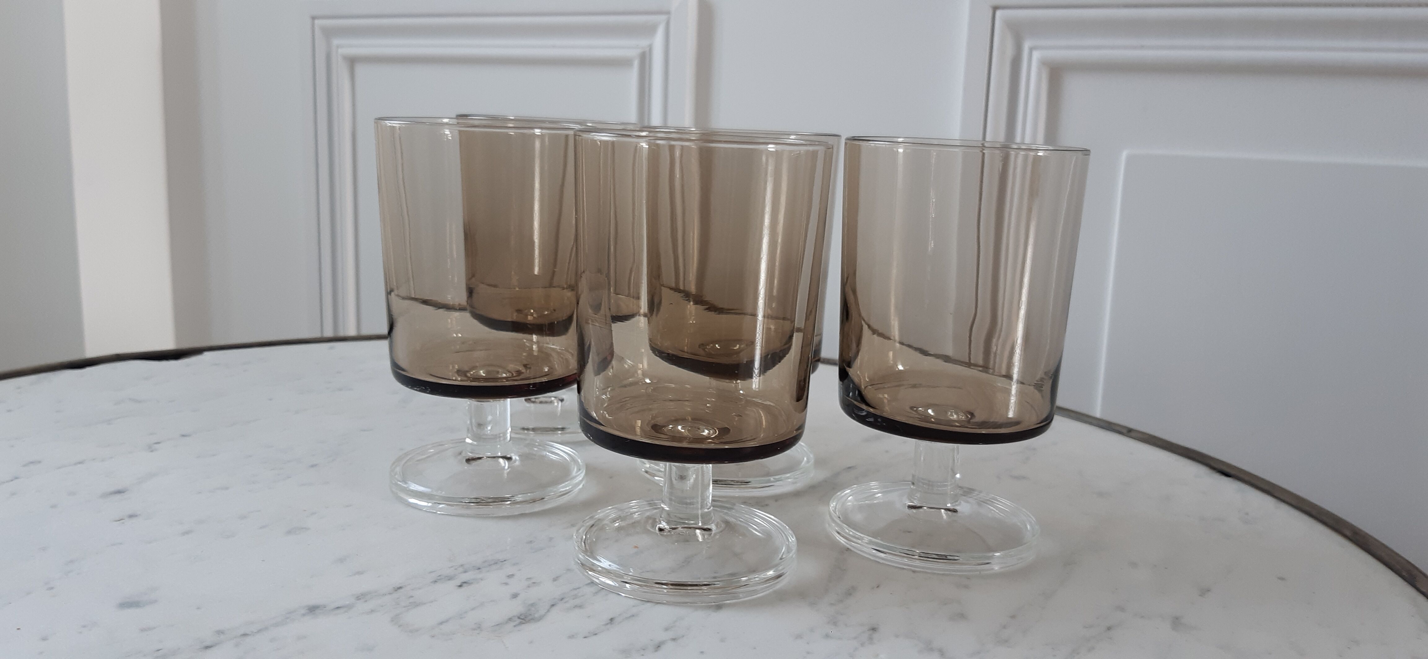 Lot de 5 grands verres à vin en verre fumé Made in France années 70