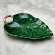 Dish - empty pocket green slip leaf veined in ceramic