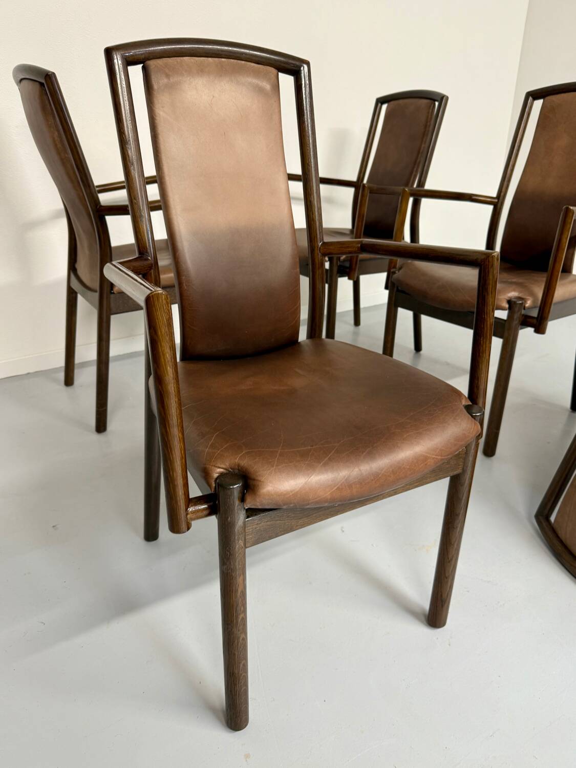 Set of 8 wooden and thick leather armchairs, Girsberger design, 80s