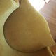Fauteuil crapaud en velours ocre