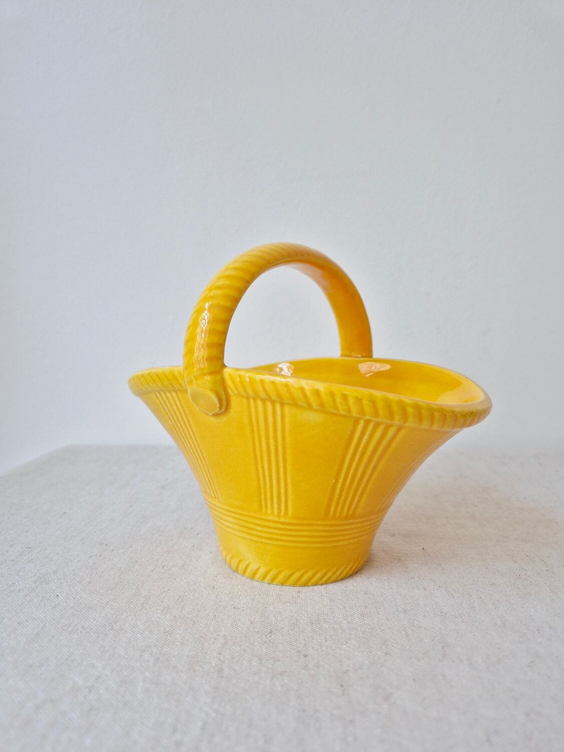 Small vintage ceramic basket with woven handle - Digoin & Sarreguemines