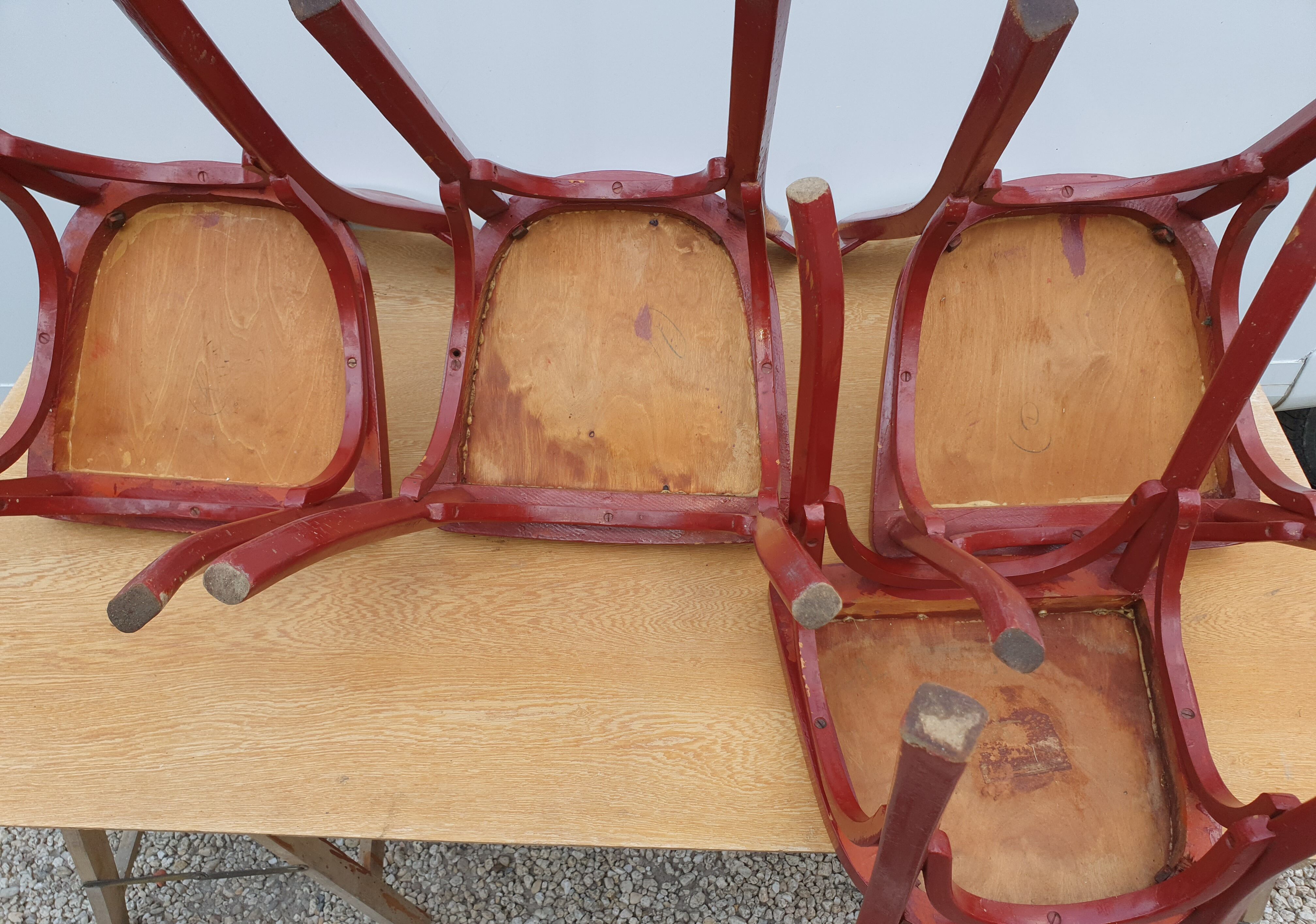 4 red chairs bistro Baumann
