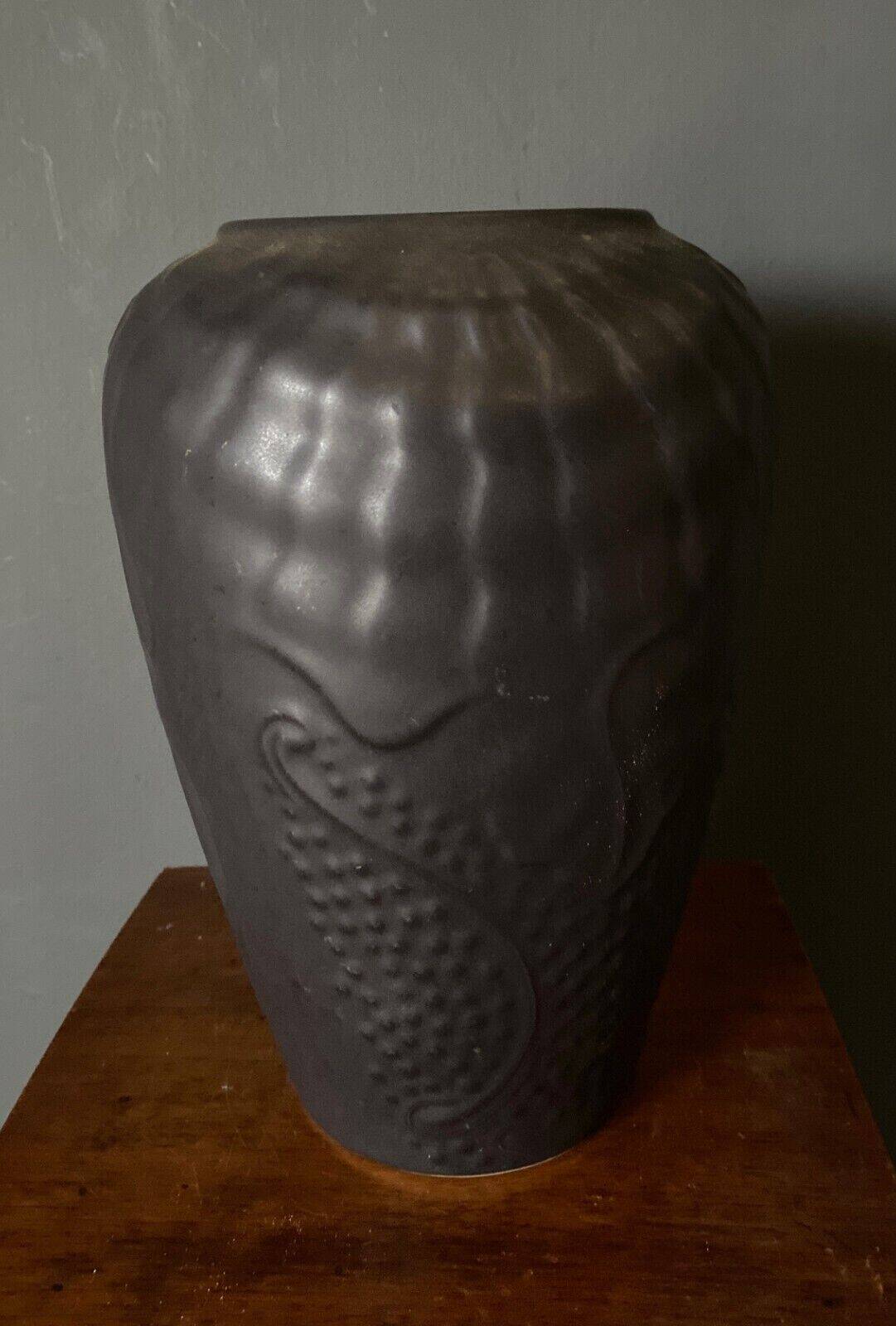 Habitat vase in ceramic black background inspired by Gaudi
