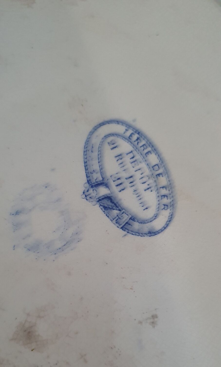 Terre de fer earthenware dish