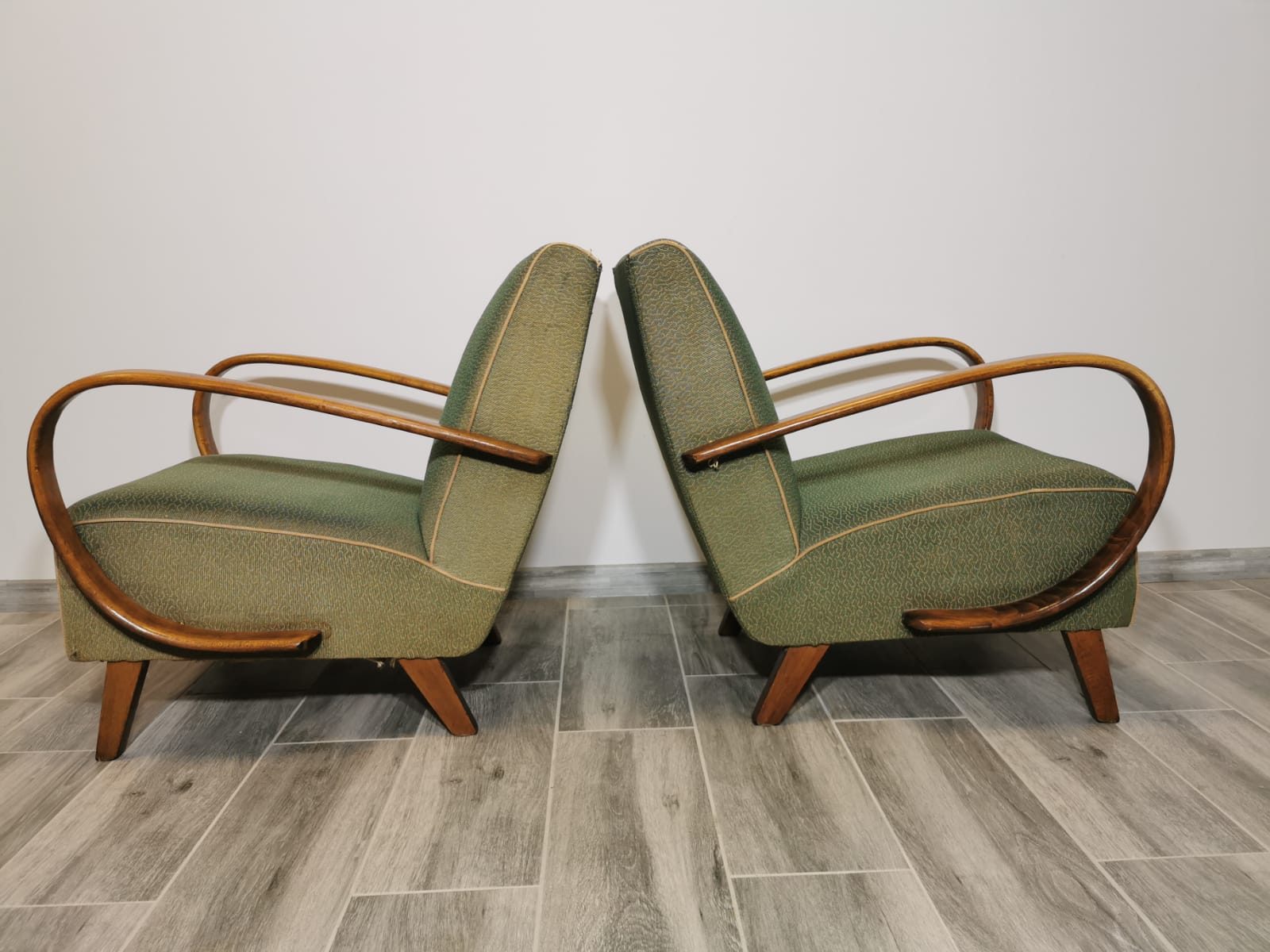 Fauteuils par Jindřich Halabala