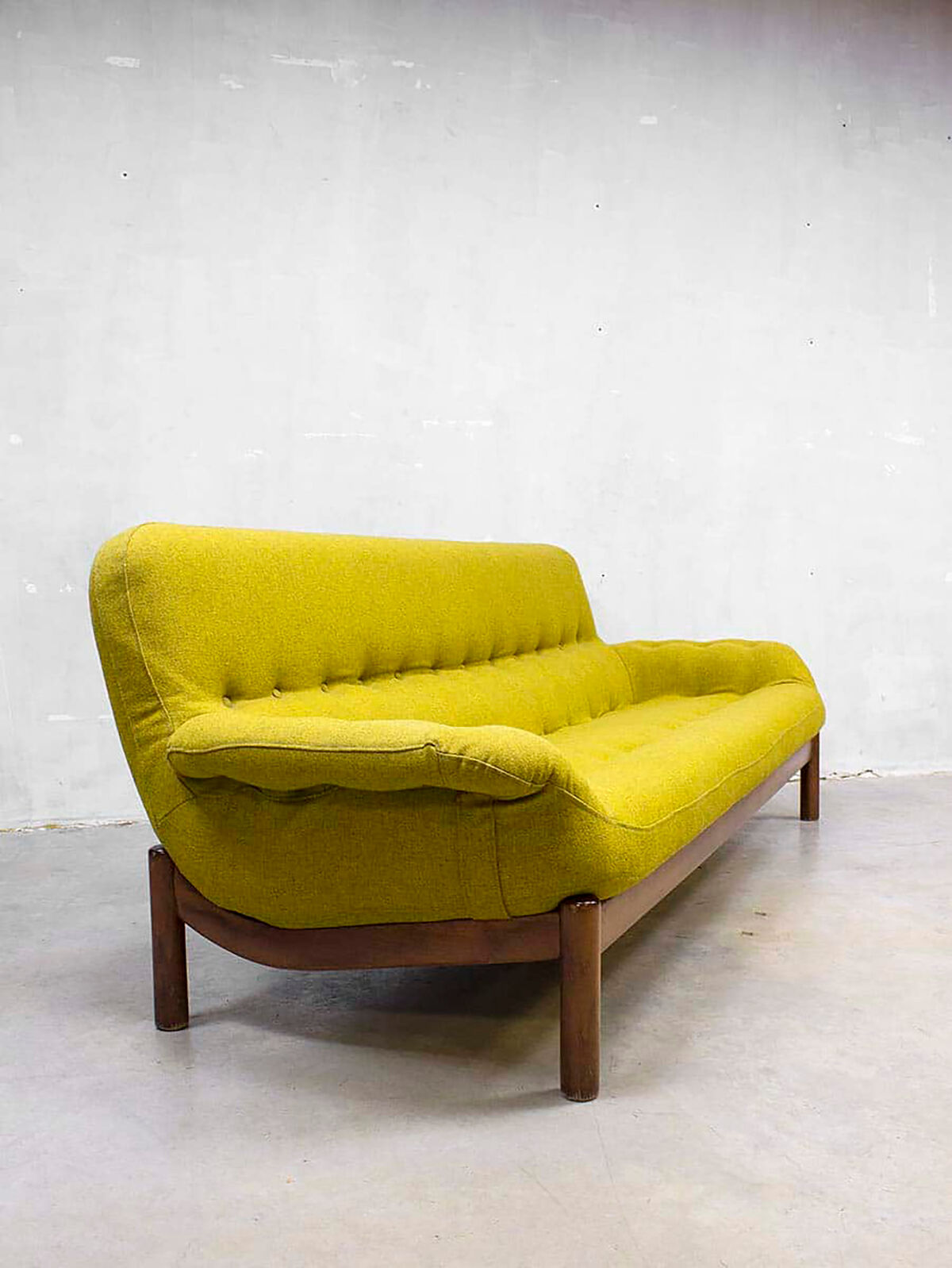 Danish midcentury design sofa ‘mellow yellow’