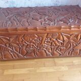 Grand coffre bois sculpté