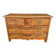 Commode Parisienne en noyer d'époque Louis XV à tiroir secret, 18 ème siècle.
