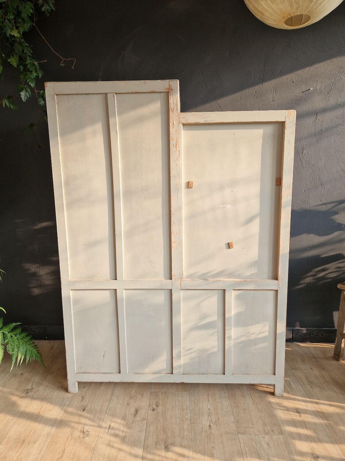 Asymmetrical cabinet