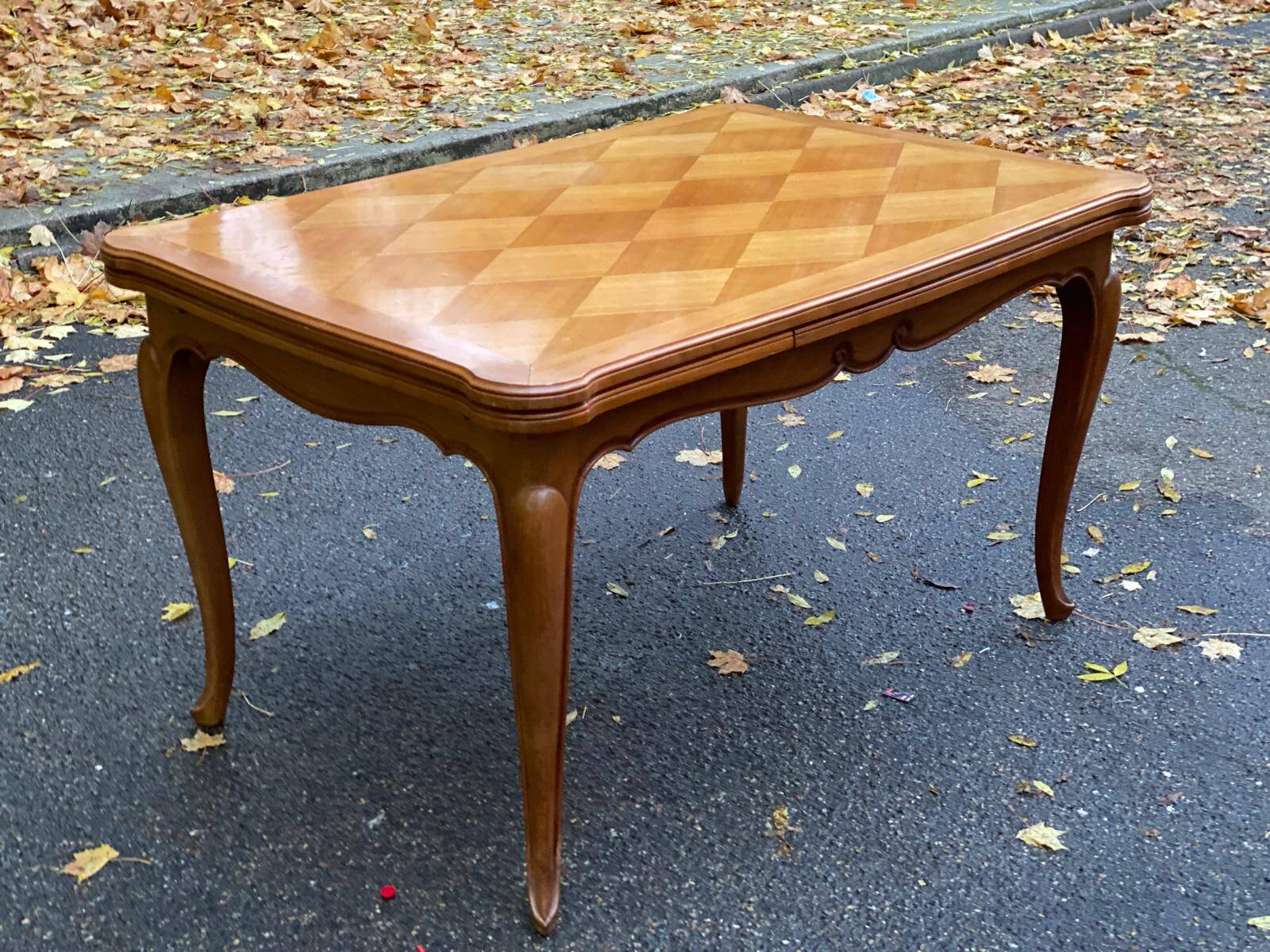 Table à manger rectangulaire extensible Louis XV en bois massif 220cm