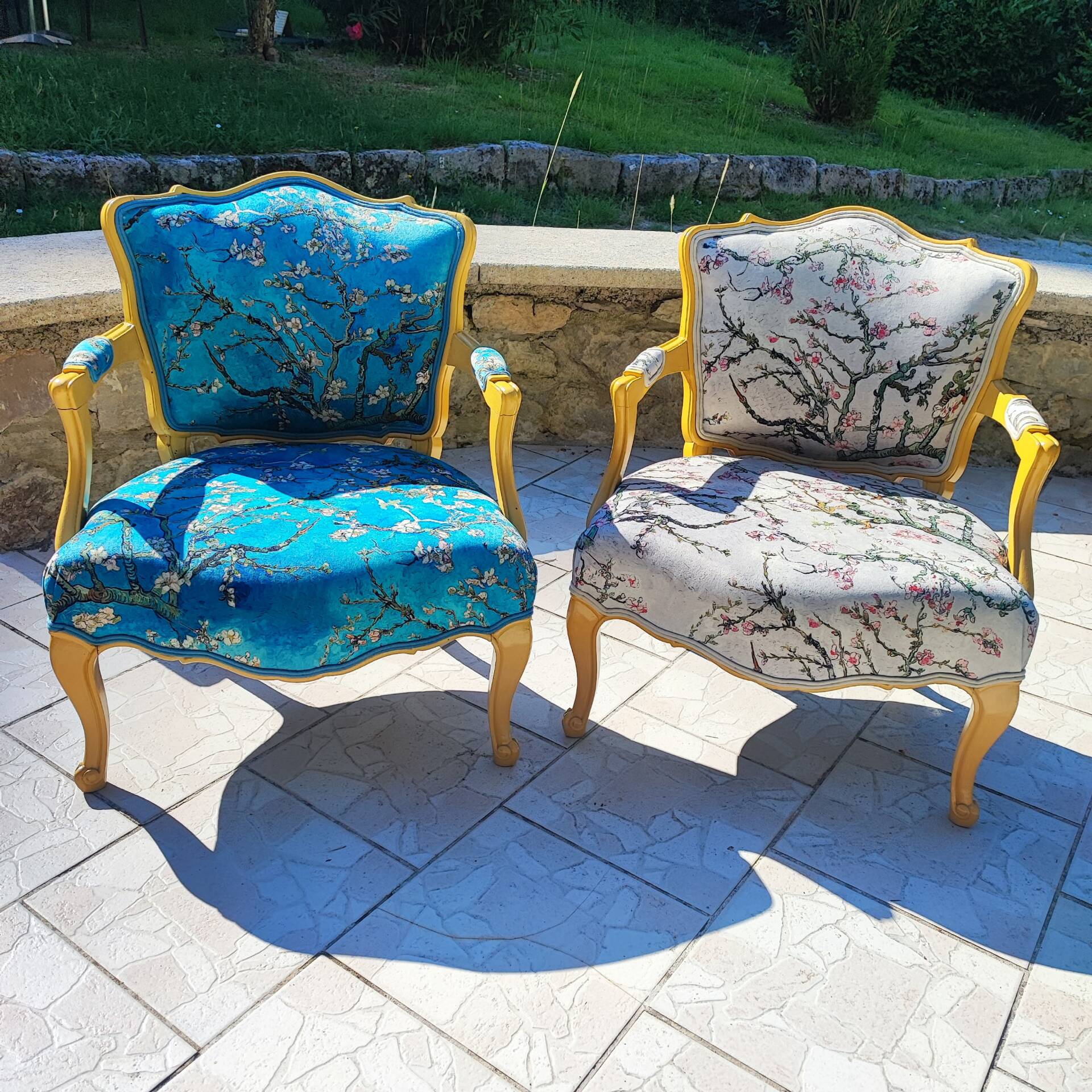 Paire de fauteuils cabriolets, rénovés