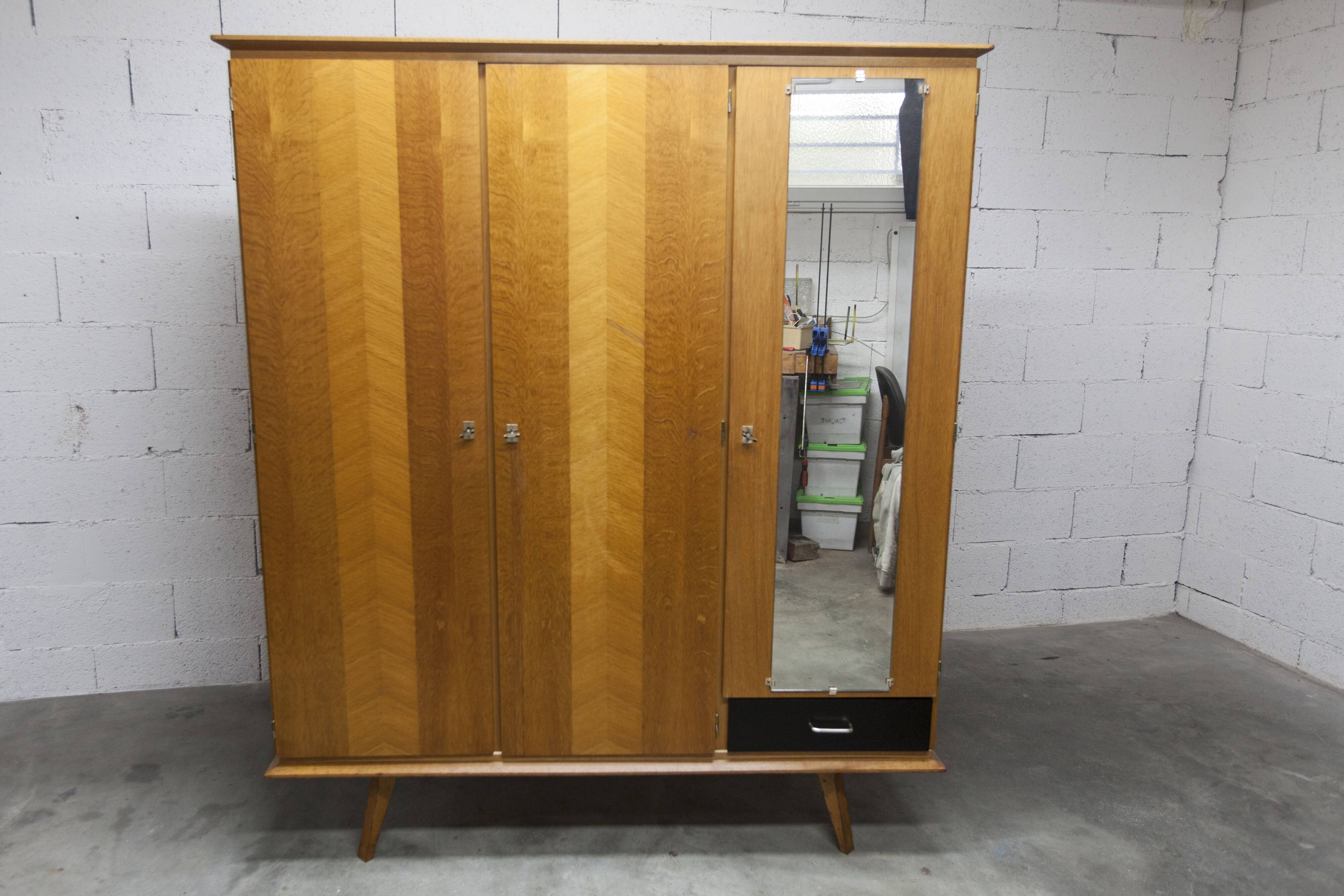French wardrobe with tapered legs, 3 doors, 1 mirror (27*130), and 1 drawer.