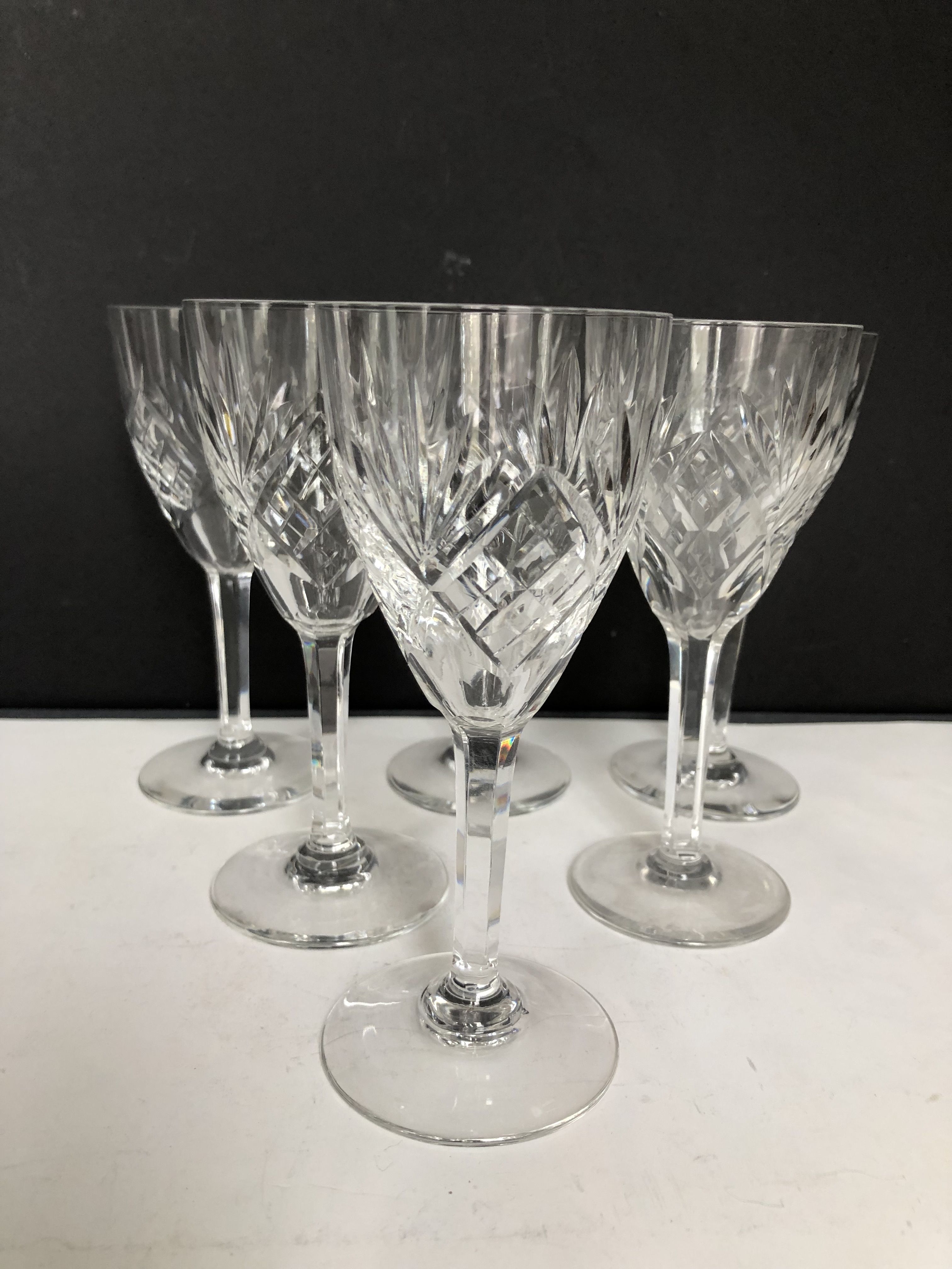 6 Glasses of white wine in cut crystal of Saint Louis model Chantilly