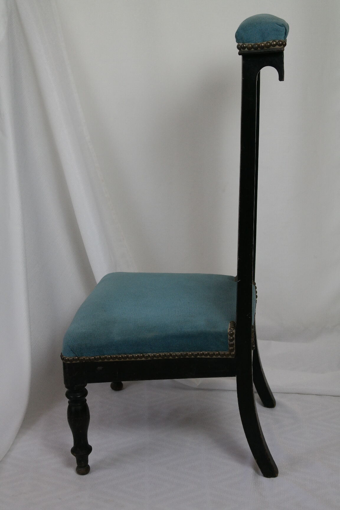 Chair prie-dieu style Napoleon III blackened wood openwork velvet blue