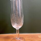 6 clear glass champagne flutes in very good condition
