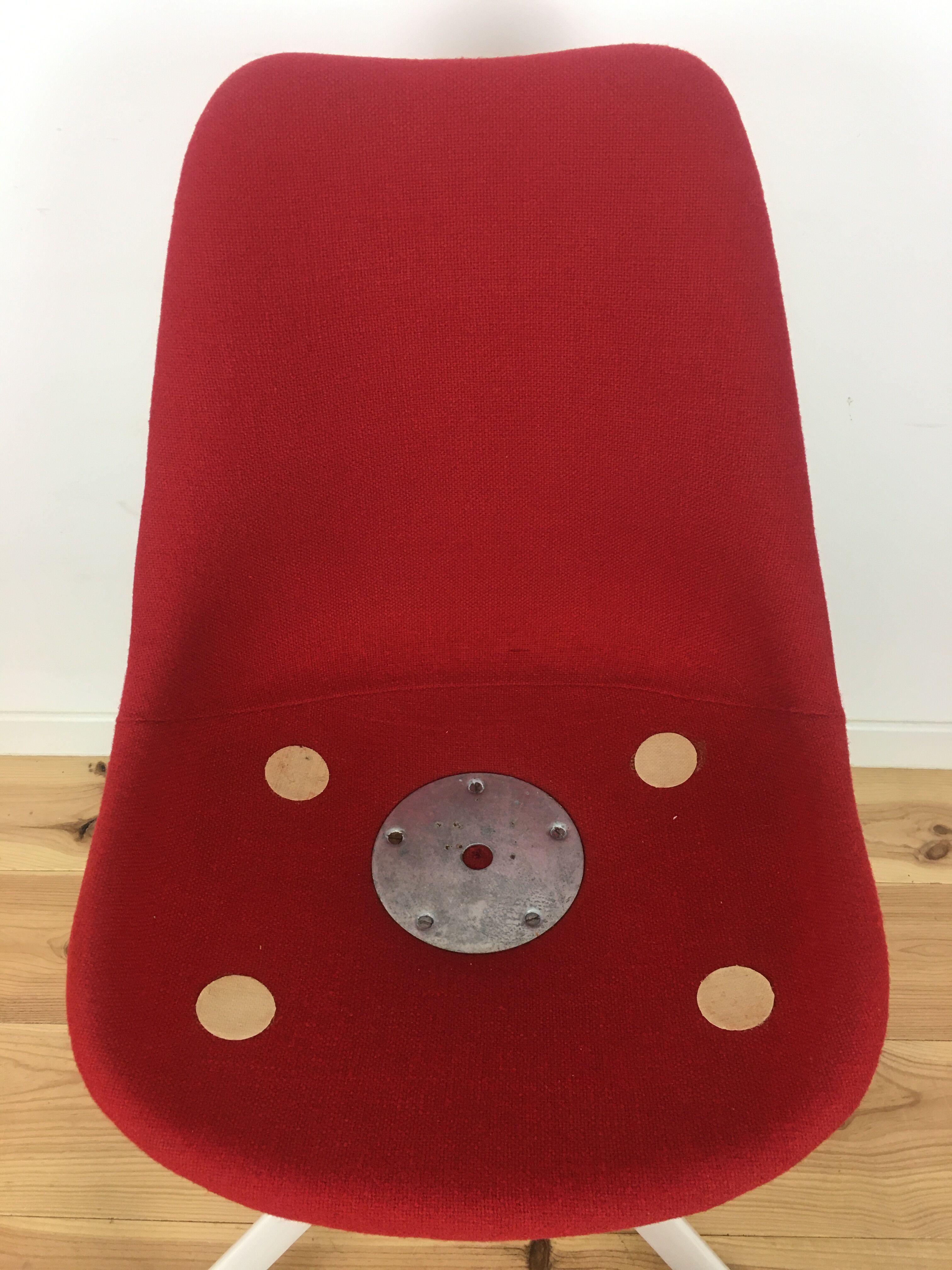 Tulip swivel chair on wheels by Eero Saarinen