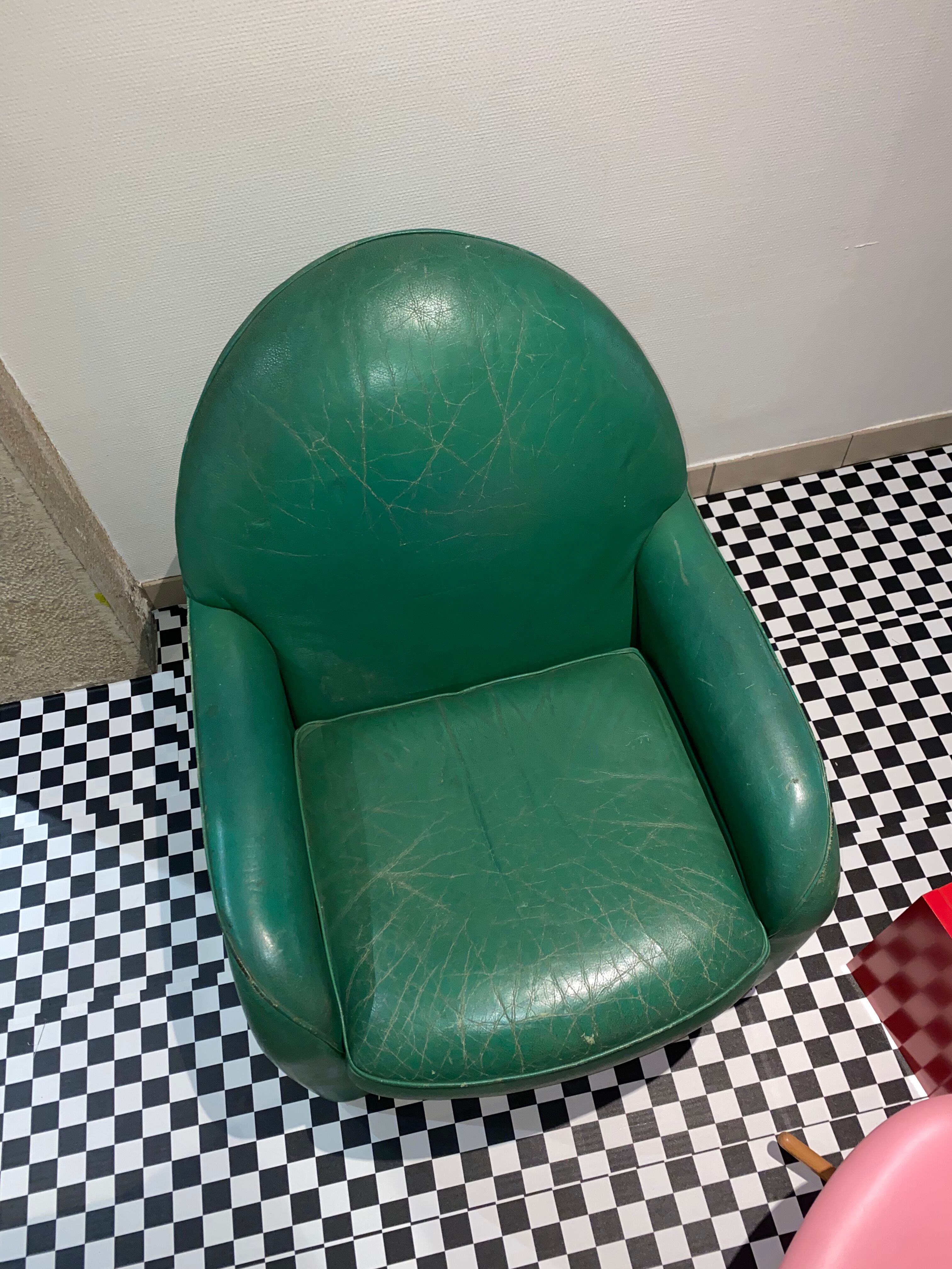 Green club armchair ultra design in contemporary vintage leather
