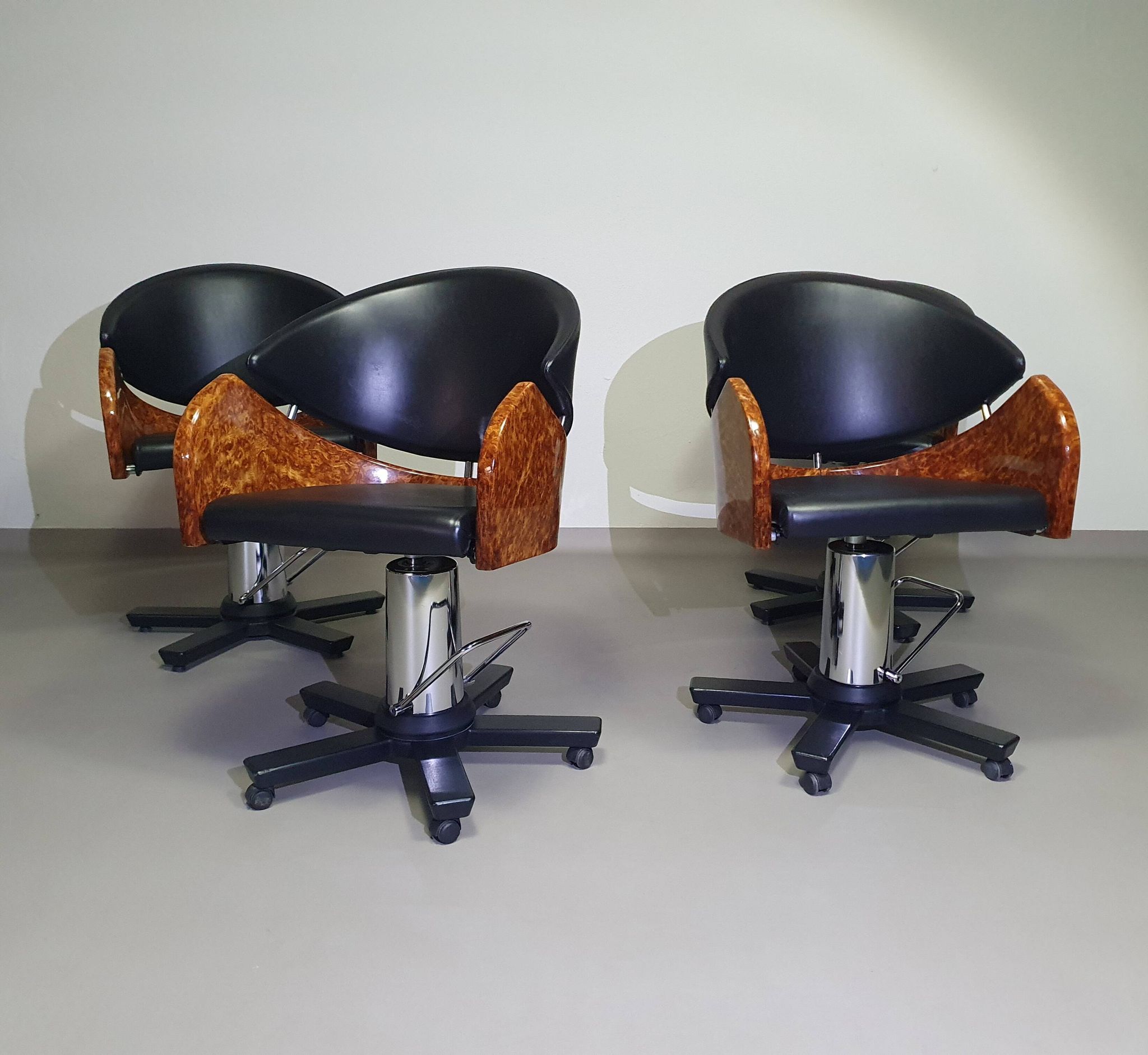 4 chaises de barbier italiennes des années 80, réglables en hauteur