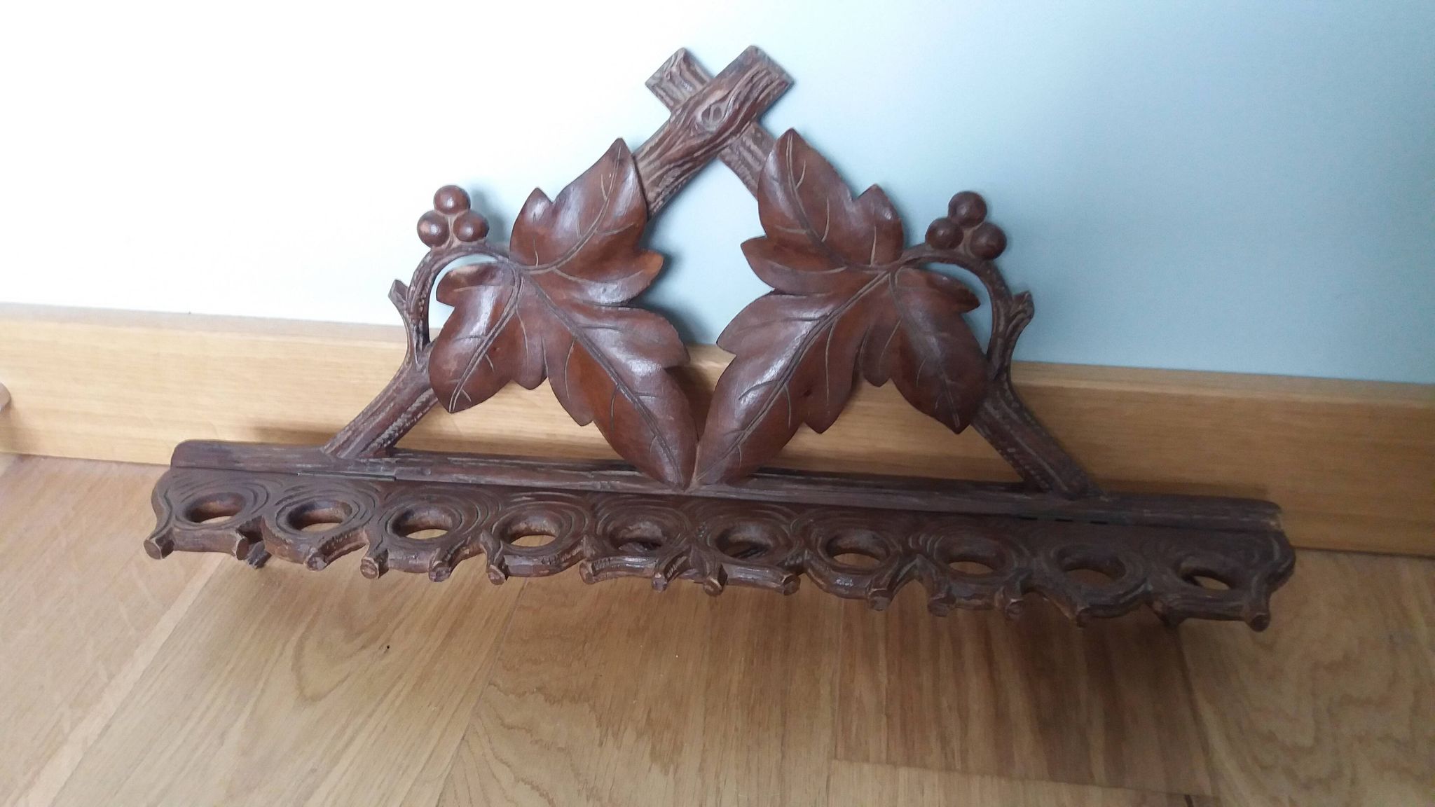 Porte pipes en bois sculpté