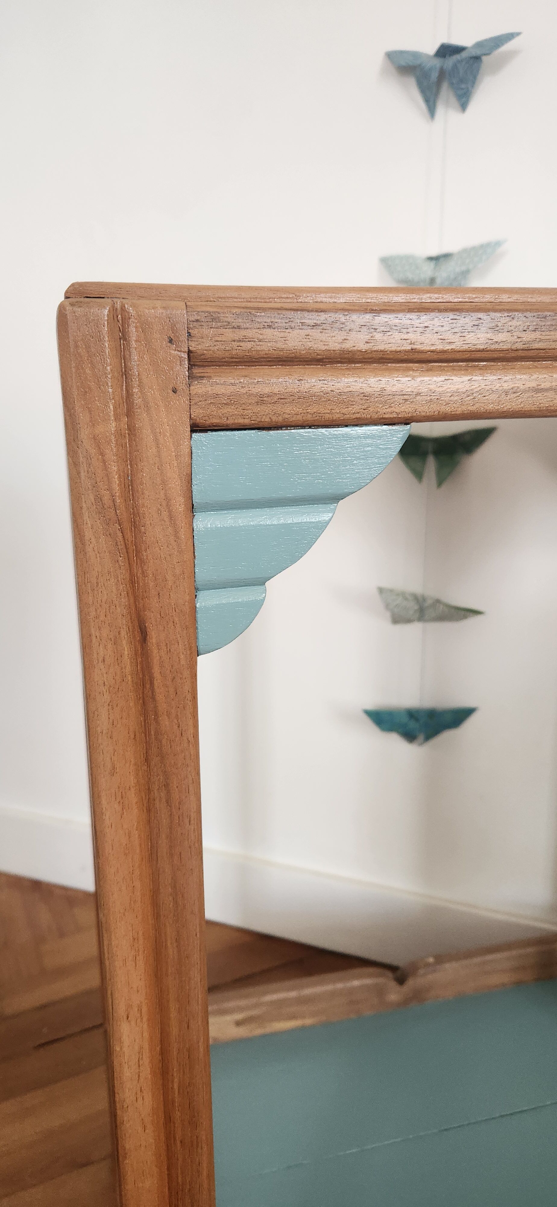 Art Deco side table with 2 sculpted tops