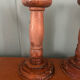 Paire de bougeoirs en bois tourné vintage