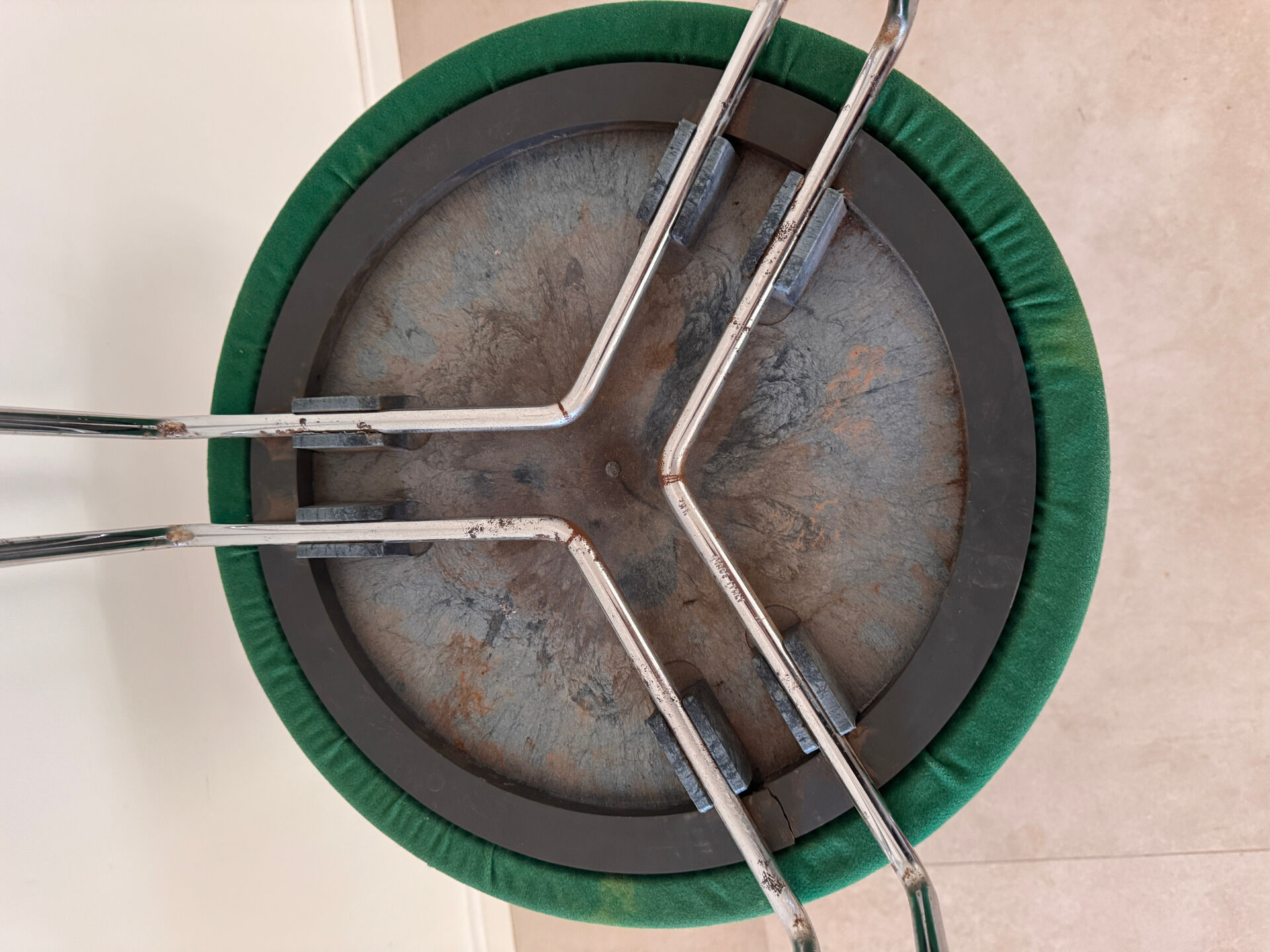 Pair of vintage Italian design stools from the 80s.