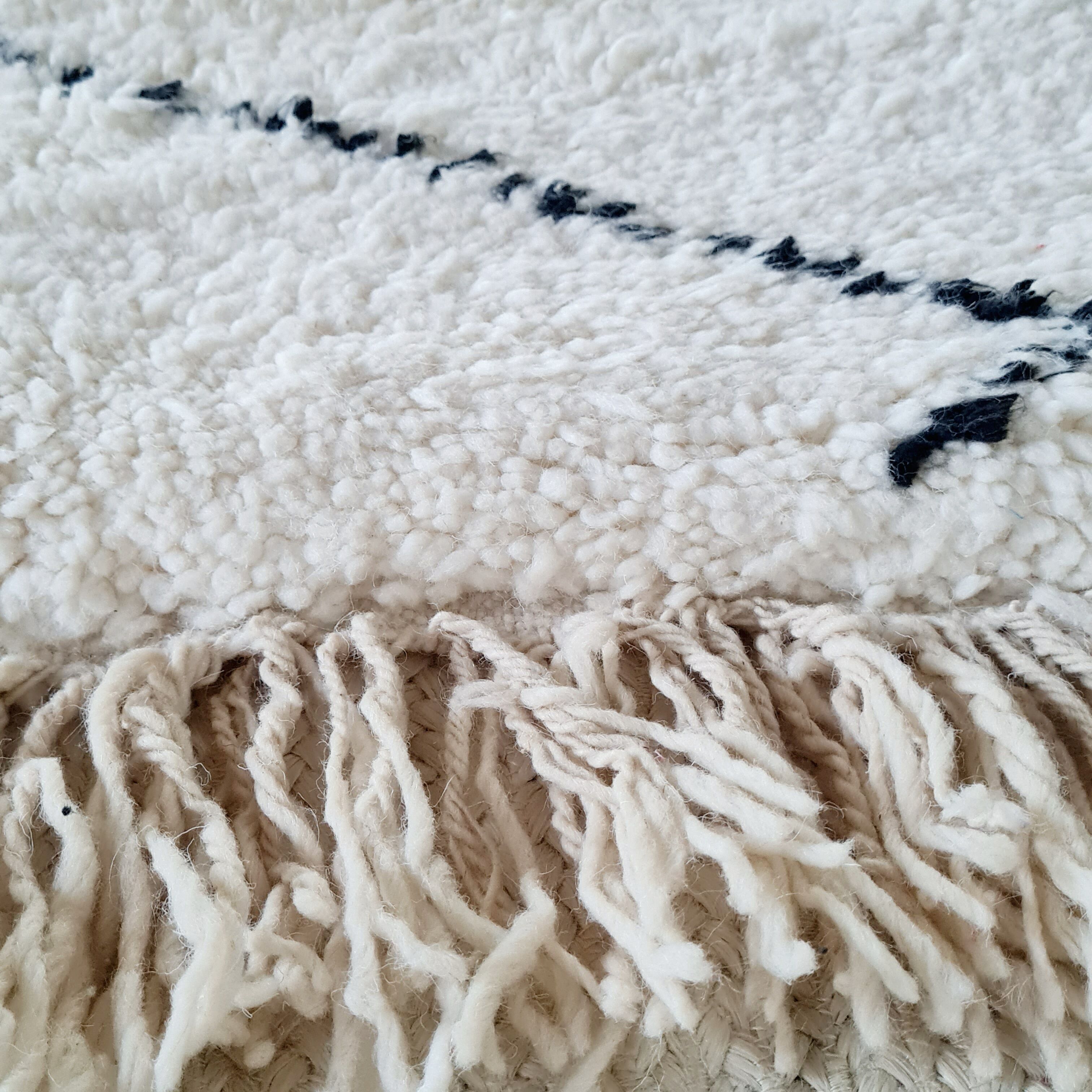 Carpet Beni Ouarain Middle atlas white wool