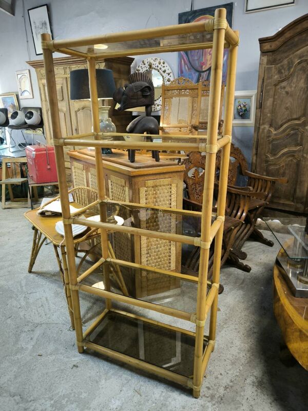 Étagère bibliothèque en bambou et verre fumé vers 1970