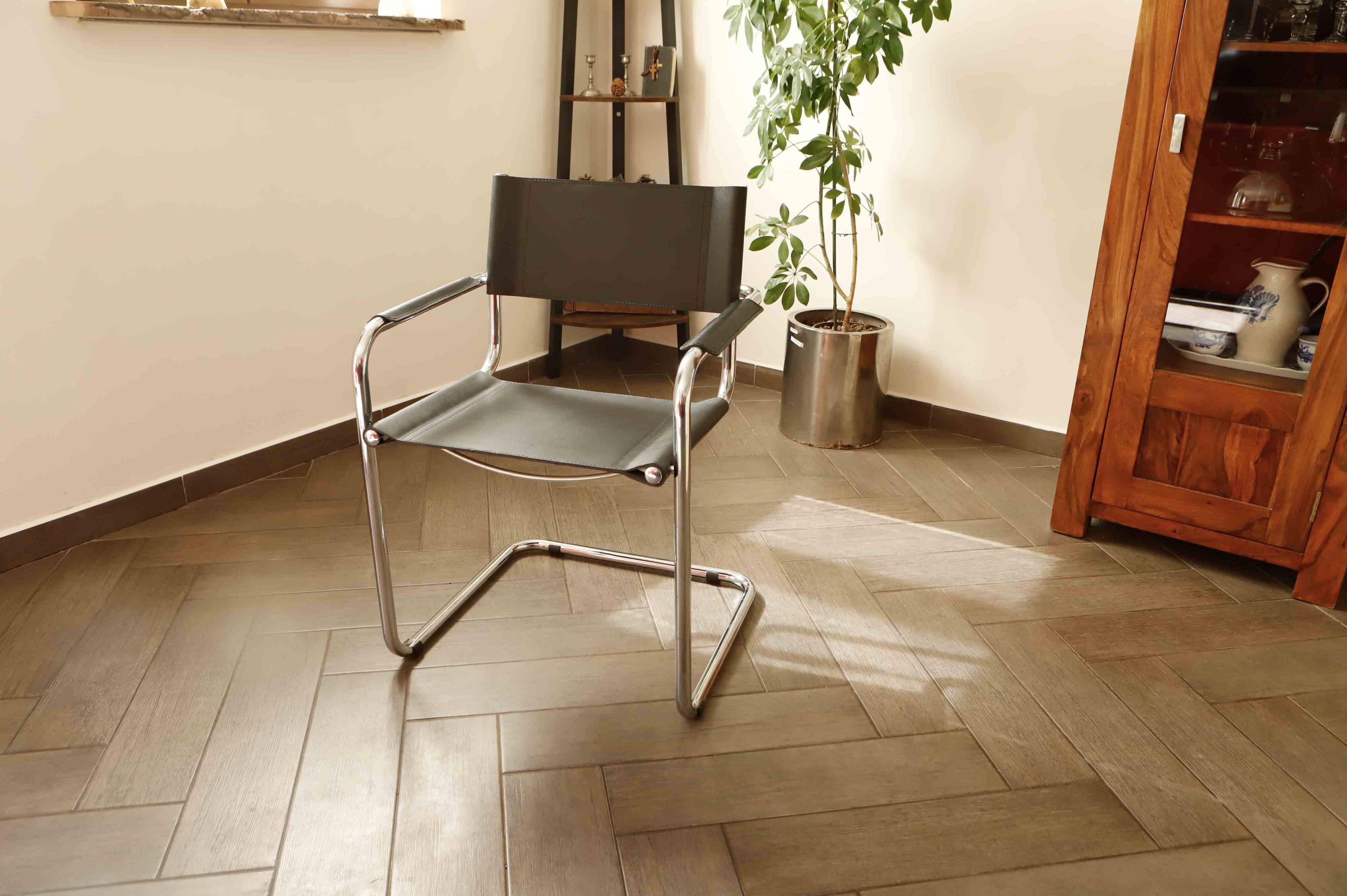 Mart Stam Style Cantilever Chairs – S34 Inspired, Chrome Frame, Leather Uph