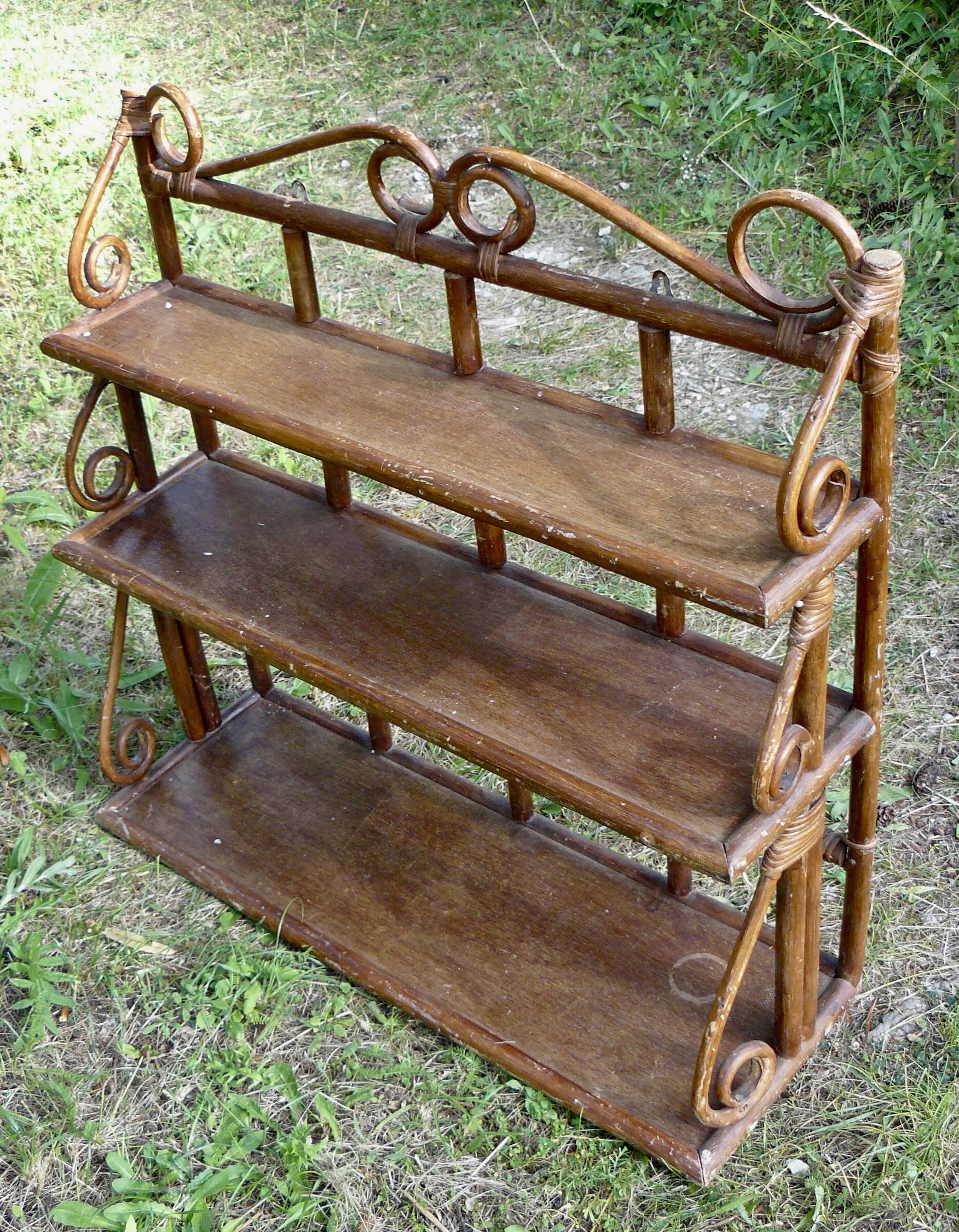 Étagère murale bambou et rotin vintage 1960
