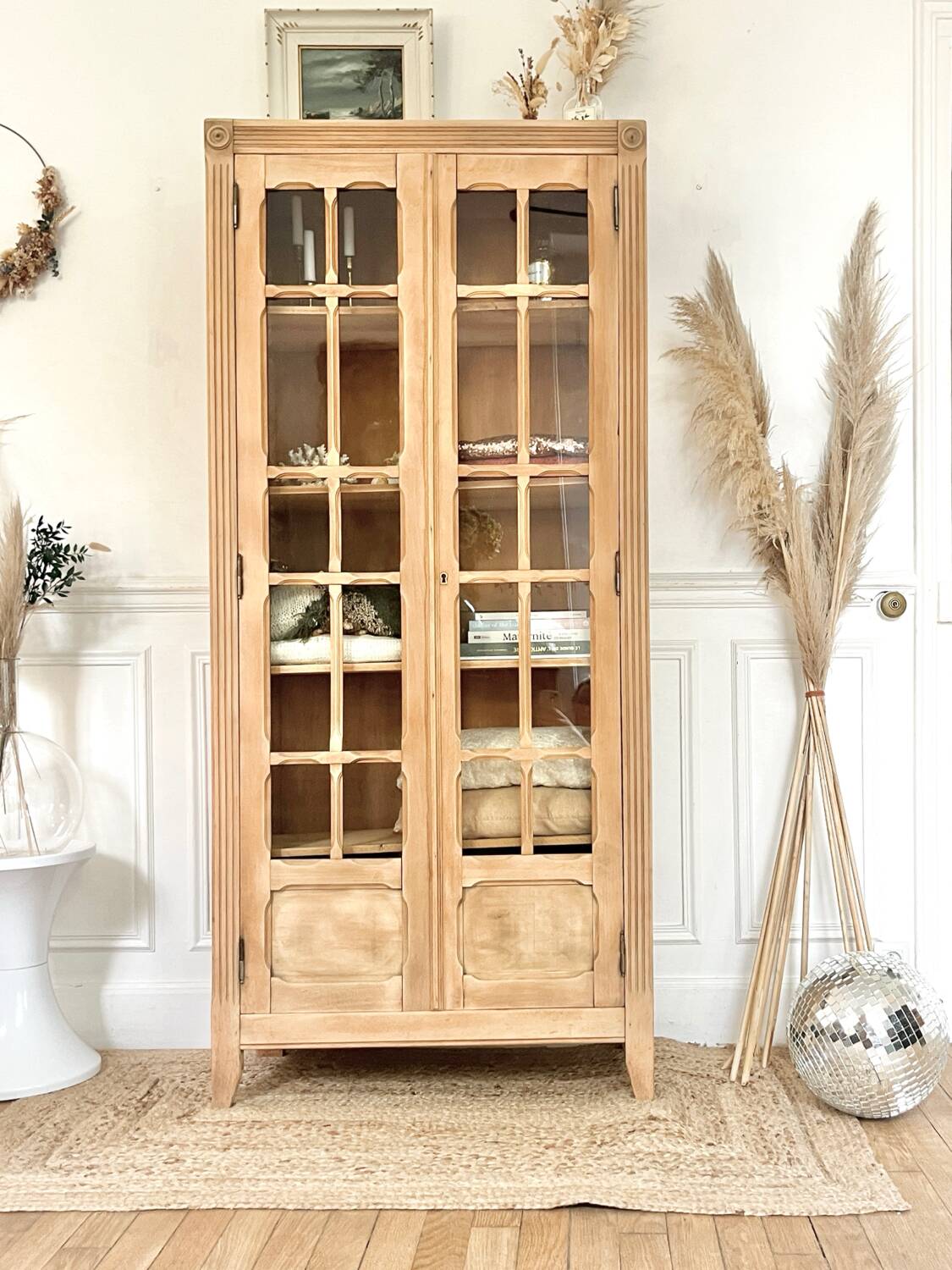 Armoire vitrée parisienne