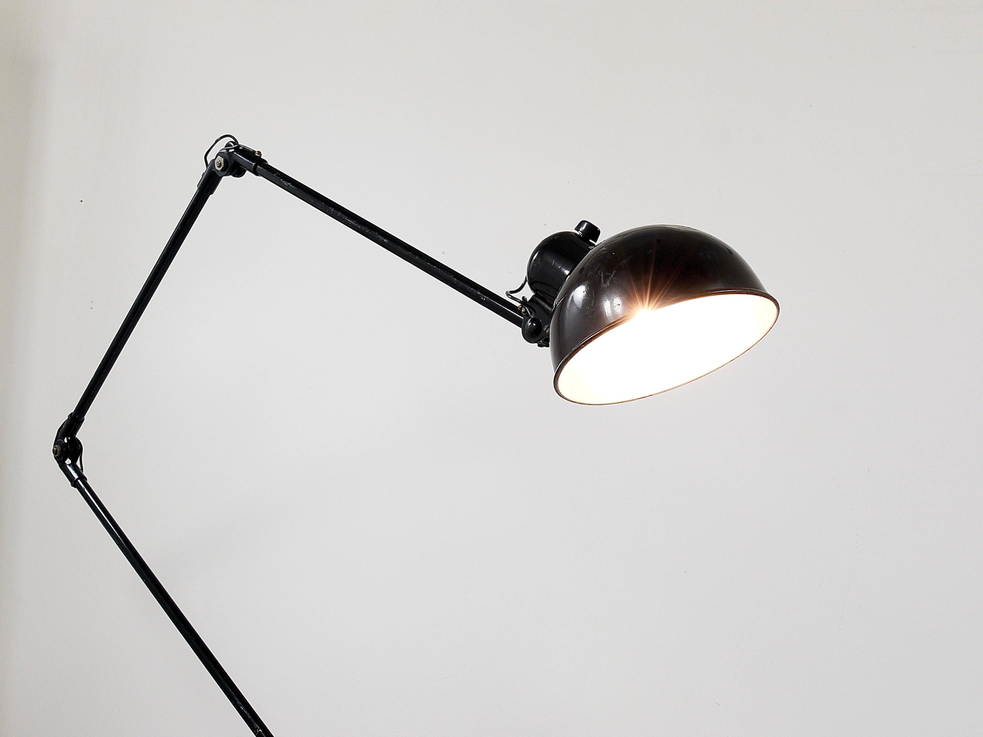 Lampe murale à pince industrielle Bauhaus Christian Dell, Koranda Autriche, années 1930