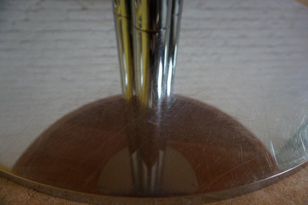 Mid-century modern round table by  Knoll International Kiga S.p.A, 1960s