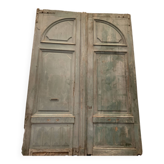 Double carriage doors in natural wood XIX century