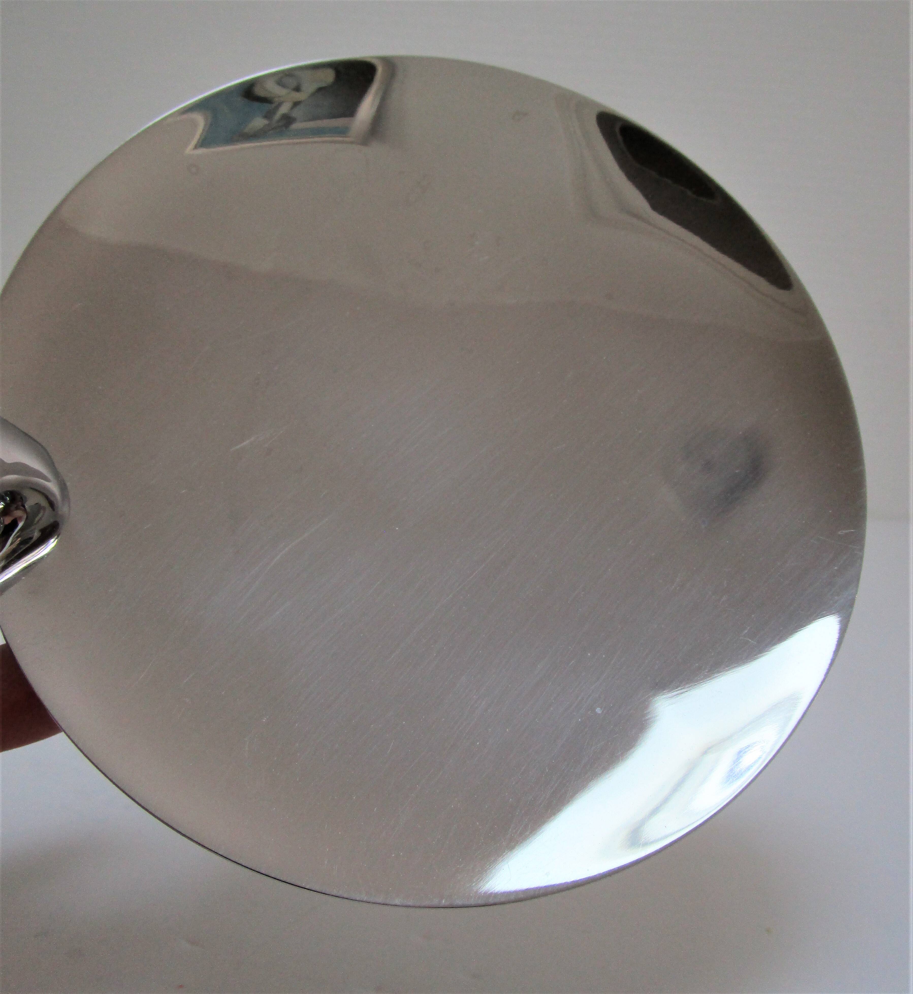 Coupe en laiton chromé design par Mukul Goyal