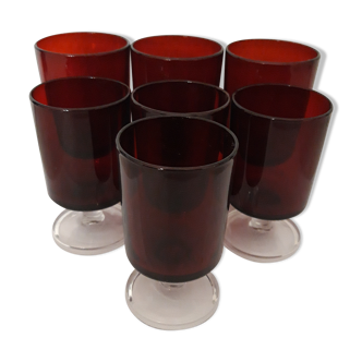 Lot de 7 verres rouges sur pied