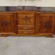Large buffet en noyer massif, dessus en marbre noir