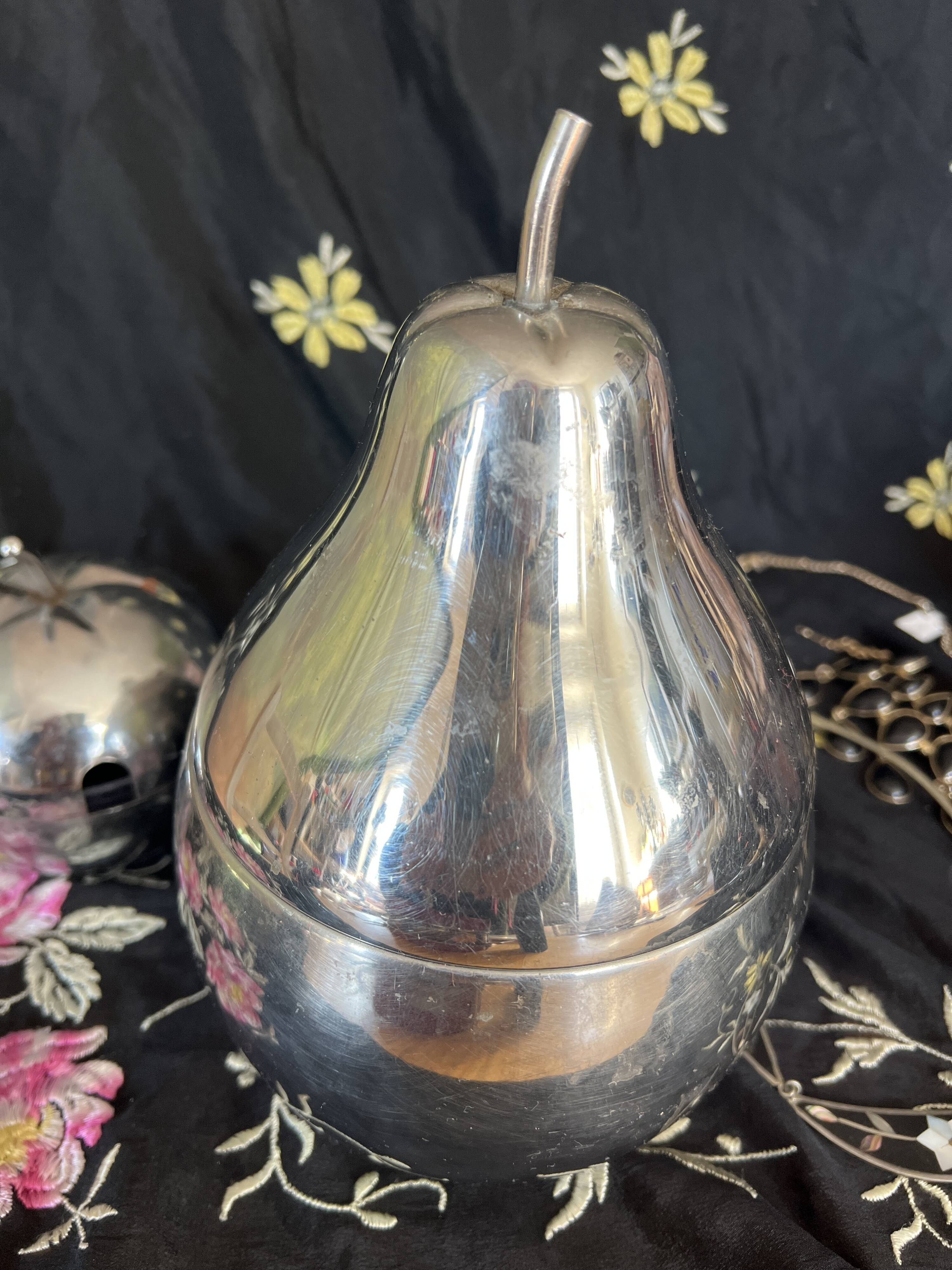 Ice bucket and sugar bowl