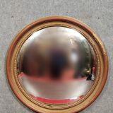 Miroir en bois doré patiné « oeil de sorcière » époque 1900  glace bombée e