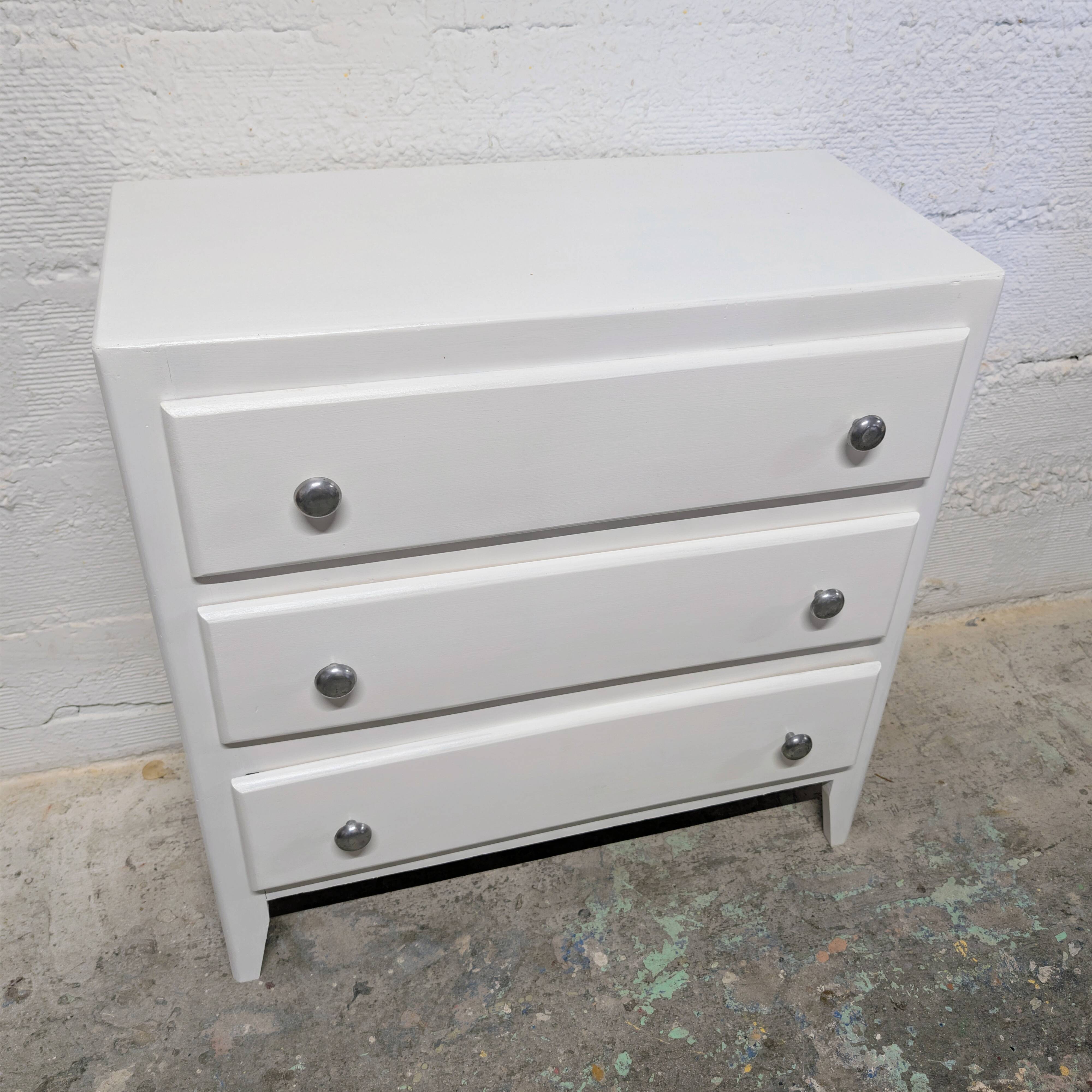White vintage chest of drawers