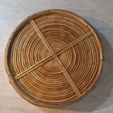 Panier en rotin bordé de laiton doré
