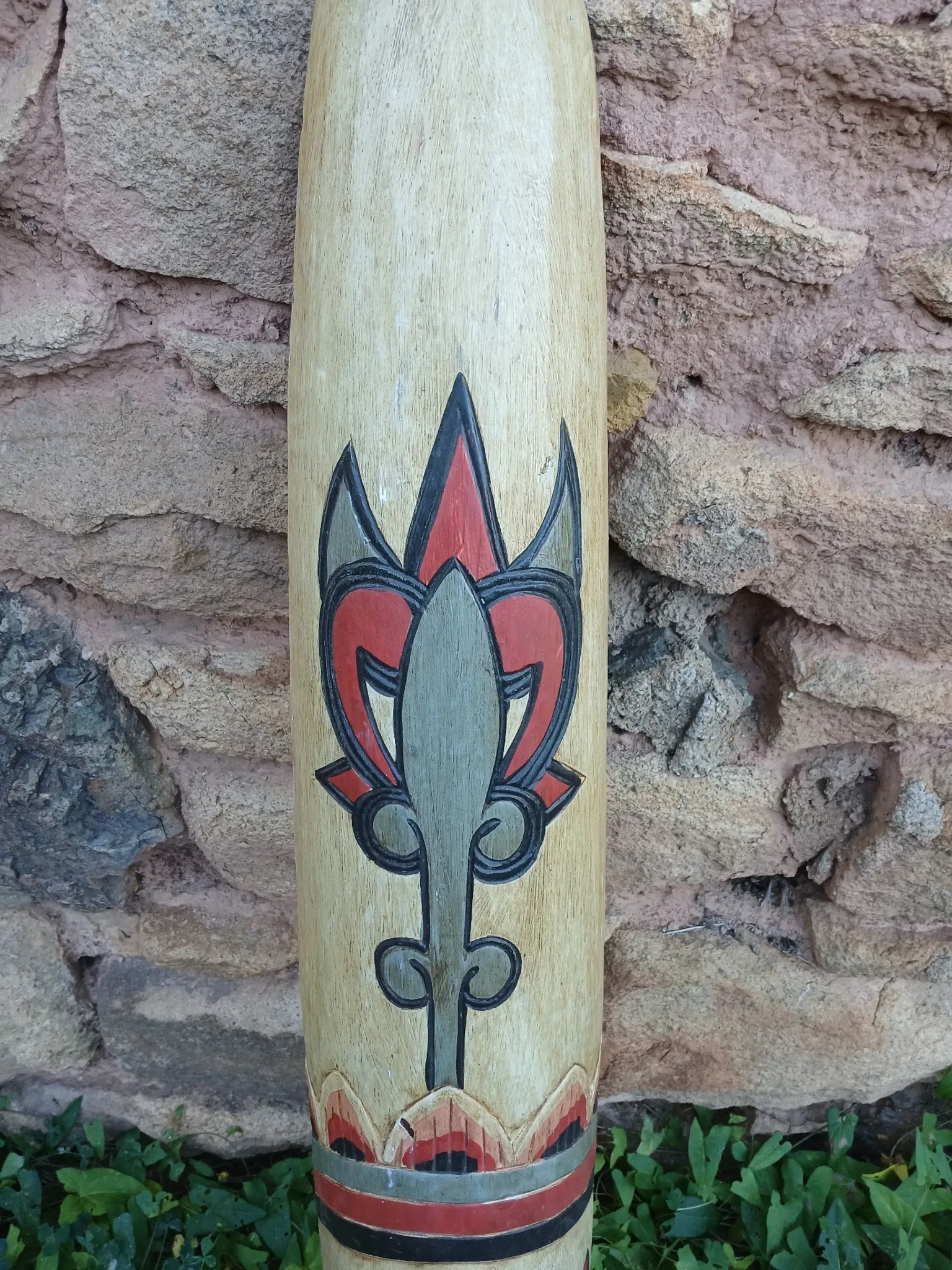 Masque totem en bois sculpté