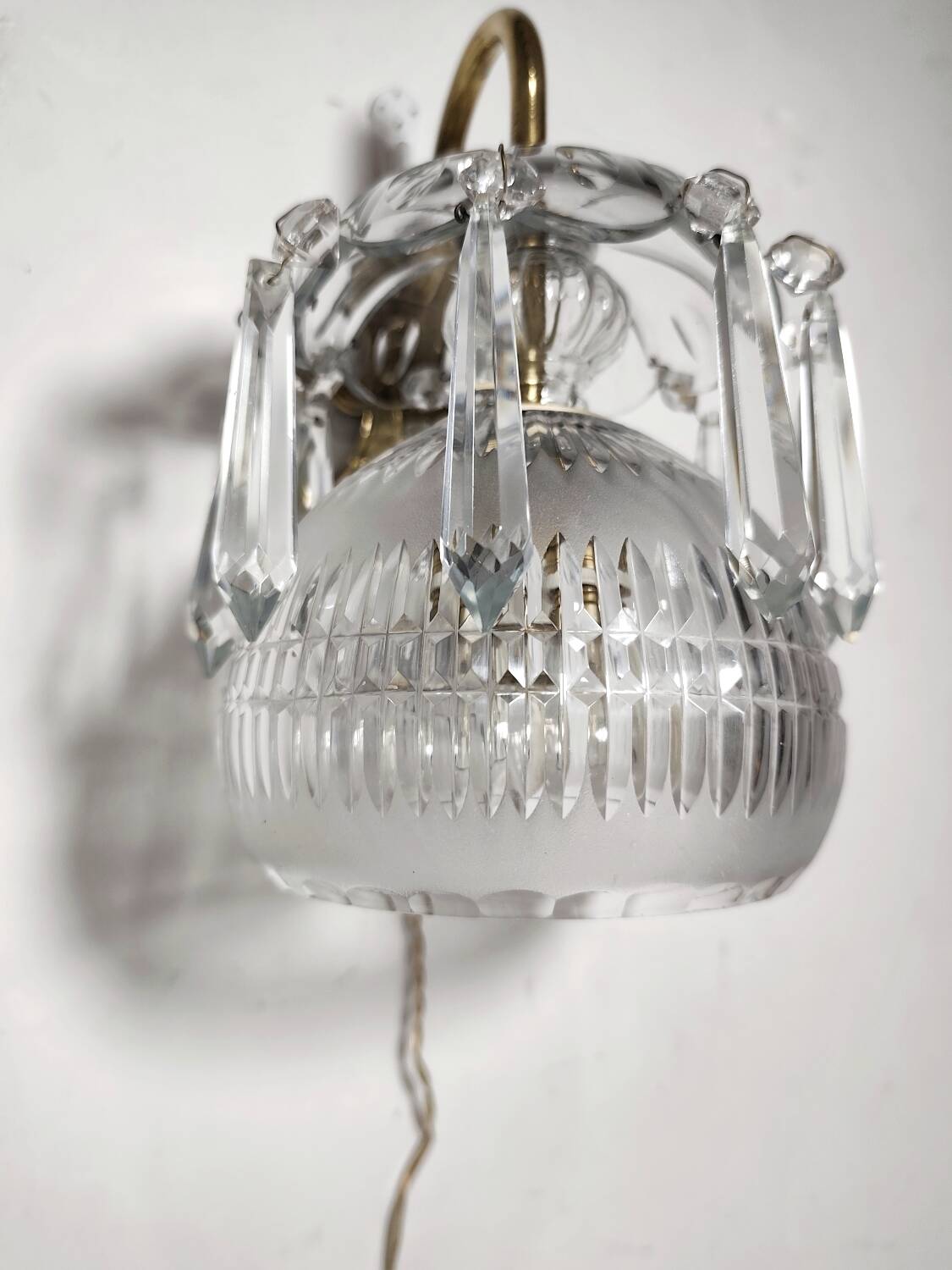 Aplique de pared de cristal. España, 1950s.