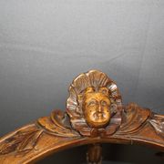 Fauteuil d'angle à décor d'ange sculpté en noyer XIX