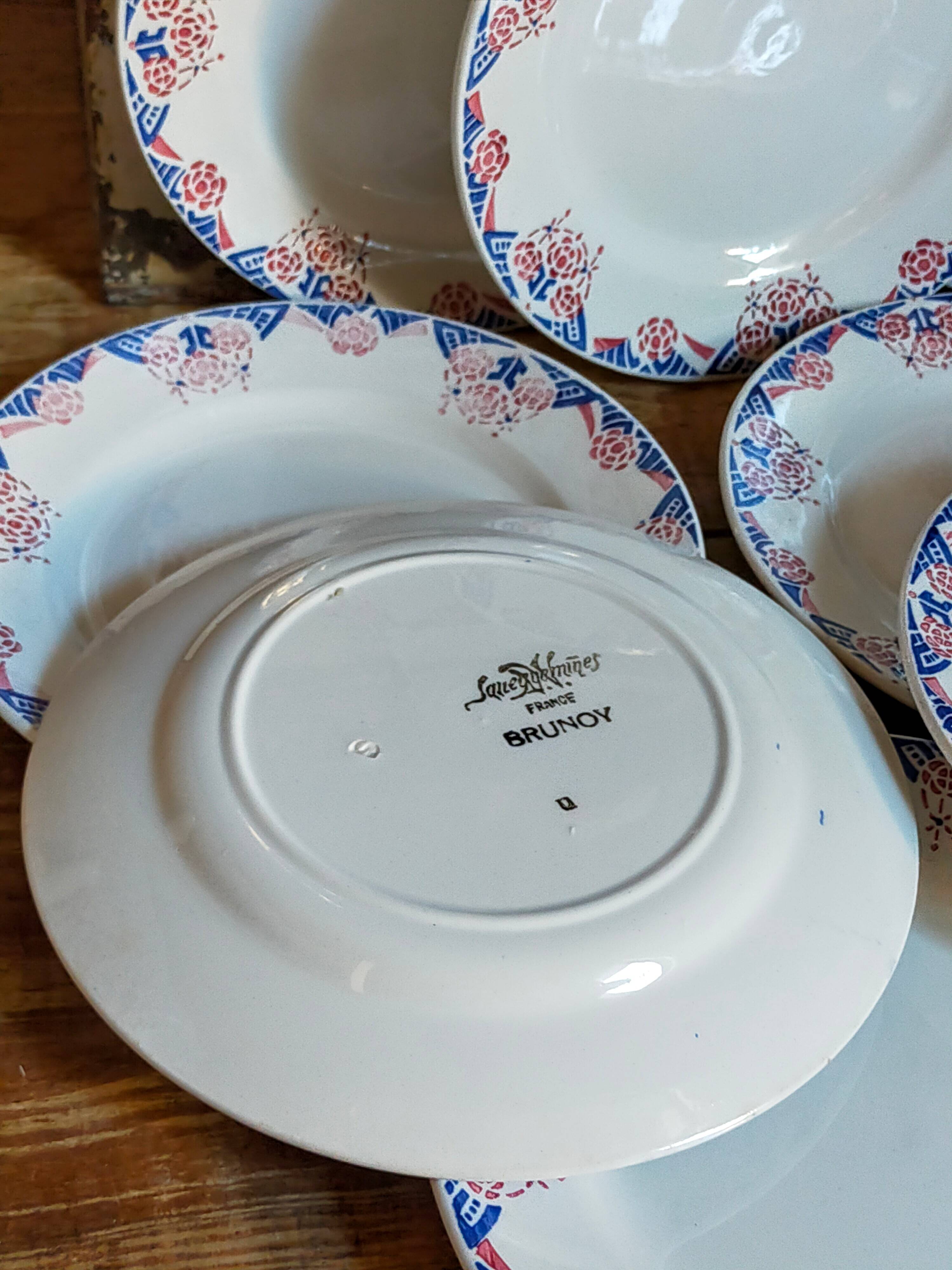 Nine Sarreguemines earthenware dessert plates, Brunoy service, 1940s