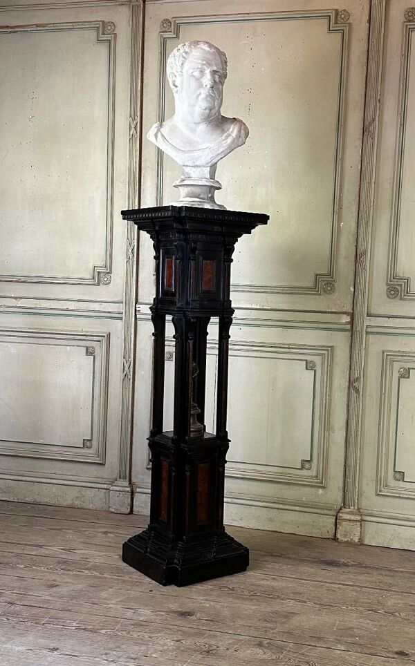 Sellette en bois noirci et placage de loupe, superbe assemblage de moulures vers 1880