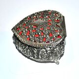 Vintage heart jewel box in silver metal and red felt box